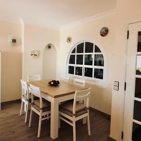 Dreamy Sea View With Access To Private Pool & Stunning Rooftop *